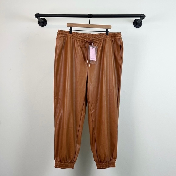 NWT Avec Les Filles Faux Leather Fleece Line Jogger Pants in Cognac Beige - Picture 4 of 8
